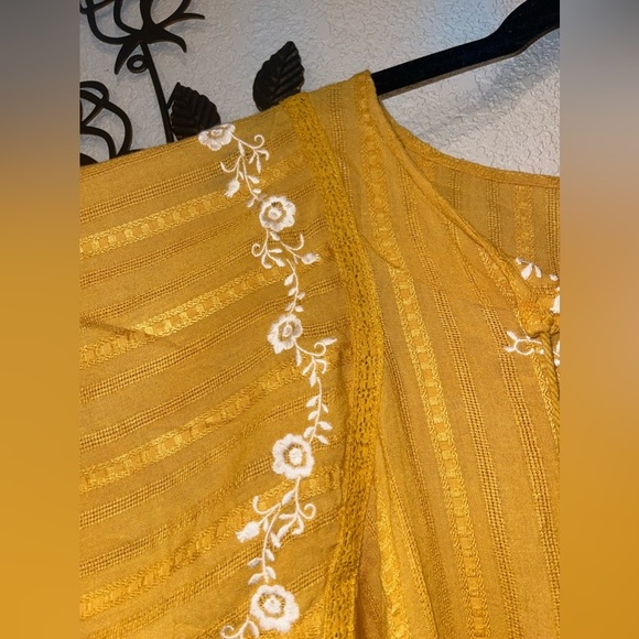 ALYA Embroidered Lace Trim Mustard Yellow Blouse Size Medium - Picture 8 of 10